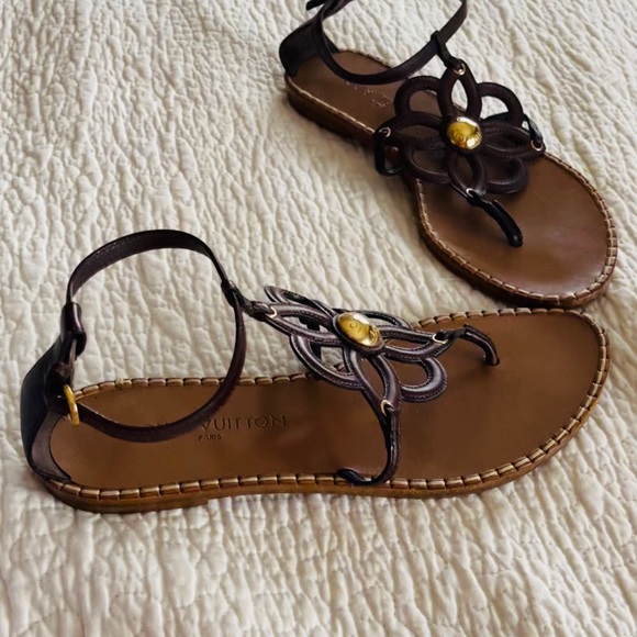 Louis Vuitton sandals Size 38 Hard to find. Excellent condition! Cute & Classy! - Picture 1 of 6